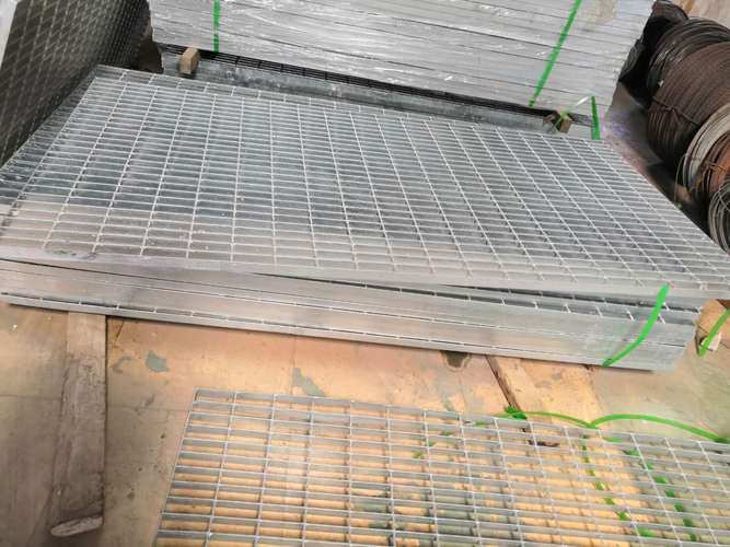 壹辰筛网厂直销棚架网 热镀锌钢格栅 钢结构平台格板